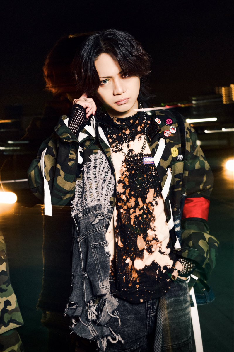 The_Brow_Beat's tweet photo. 【カラオケ配信】

JOYSOUNDにて
"The Brow Beat" 
🎤カラオケ配信決定！

2026年8月19日(水) 
The Brow Beat 《本人映像》
「愛我戯画-メガギガ-」

2026年8月19日(水) 
The Brow Beat 《本人映像》
「拝啓、十四歳だった少年へ。」

JOYSOUND（X1、MAX GO、MAX2、MAX、f1、響Ⅱ）機種導入店舗にて、歌唱可能です。
＊配信開始日時は、店舗の営業時間や通信状況により前後する場合がございます。
＊通信環境によって歌唱いただけない場合がございます。予めご了承ください。
＊https://t.co/UzFnD3xRB0（https://t.co/NPuWxaZoO4）にて配信開始日以降検索可能となります。

━━━━━━━━━━━━━━━━

【LIVE】

The Brow Beat 
8th Anniversary Live
「∞」
unlimited 

2026年9月27日(日)
東京・豊洲PIT
開場 16:15 / 開演 17:00
全席指定
(問) LIVE NATION H.I.P. / TEL : 03-3475-9999

★ご来場者特典
8th Anniversary Memorial Staff Pass レプリカステッカー

■The Brow Beat  FC会員先行(抽選)
8月17日(月)18:00～8月23日(日)23:59
↓↓↓↓↓
https://t.co/AWG0rRw15U

＊ご来場者特典・VVIP PASS・VIP PASSのお渡しは当日会場にて(発送不可)
＊3歳以上チケット必要／3歳未満のお子様は大人1名につき1人まで膝上に限り無料
　(座席が必要な場合はチケットが必要)。
＊客席を含む会場内の映像・写真が公開される場合がございます。
＊公演中止・延期以外の払い戻しは原則行いません。

🎫TICKET
＊本公演のチケットは、紙チケット・イープラス電子チケット「スマチケ」の併用となります。

(総合問) サイレン・エンタープライズ
TEL : 03-3447-8822（平日12:00-18:00）

━━━━━━━━━━━━━━━━

【Music Video】

The Brow Beat 
「愛我戯画-メガギガ-」
「拝啓、十四歳だった少年へ。」
Teaser Video
https://t.co/xCNl5KJeME

The Brow Beat
略称「生き死に、死に生き」
Music Video
https://t.co/4cXXtGeF0l

The Brow Beat
「オシノコロン」
Music Video
https://t.co/JaDyoesgmP

The Brow Beat
「レオという獣」
Music Video
https://t.co/6vhtuIHYeC

━━━━━━━━━━━━━━━━

【サブスク配信】

The Brow Beat
「愛我戯画-メガギガ」
https://t.co/N8b81ak5kN

［配信楽曲］
01. 愛我戯画-メガギガ-
02. 拝啓、十四歳だった少年へ。
03. First Love

-----

The Brow Beat
略称「生き死に、死に生き」
https://t.co/uL0WdUENkl

［配信楽曲］
01. 輪廻の歌
02. ワカラナイアイ
03. オシノコロン
04. 蛹室
05. な訳ねぇだろ
06. 生きる為に死にゆくのか、死にゆく為に生きるのか、誰の為に、何の為に自分は生きているのか、人生について少しだけ、深く本気で考えてみたらあまりにも、耐え難いほど辛くて悲しくて、誰かと自分を比べてしまう自分も大嫌いだし、慰めてもらう事なんて出来ないし、劣等感や孤独感なんて拭えないし、どうせこの先も地獄だ。そんな事は百も承知の上で、「人生ある程度テキトーで良いんだよ」って救われもしない浅い言葉で自分を奮い立たせて、奮い立たないんだけど、でも少しだけ心が軽くなるような、無いよりはマシかな、そうなれば良いな、という歌。
07. 八十億ノ葉
08. 紡ぐ
09. レオという獣

━━━━━━━━━━━━━━━━

◆The Brow Beat Official Site
https://t.co/A25StTwdY2

◆The Brow Beat Official X
https://t.co/LVV8Wny7w7

◆佐藤流司 Official X
https://t.co/W95cl0HEeJ

◆佐藤流司 STAFF Official X
https://t.co/Fh6DeXRhkF

◆HAKUEI Official X
https://t.co/WcbxDNfITR

◆The Brow Beat Official Youtube Channel
https://t.co/BrordK3lLa

◆TheBrowBeat OfficialTikTok
https://t.co/ZPpUAXCG6I 

#TheBrowBeat
#TBB
#豊洲PIT
#unlimited
#8thAnniversary
#愛我戯画メガギガ
#拝啓十四歳だった少年へ
#FirstLove
#佐藤流司
#Ryuji
#HAKUEI
#PENICILLIN
#machine