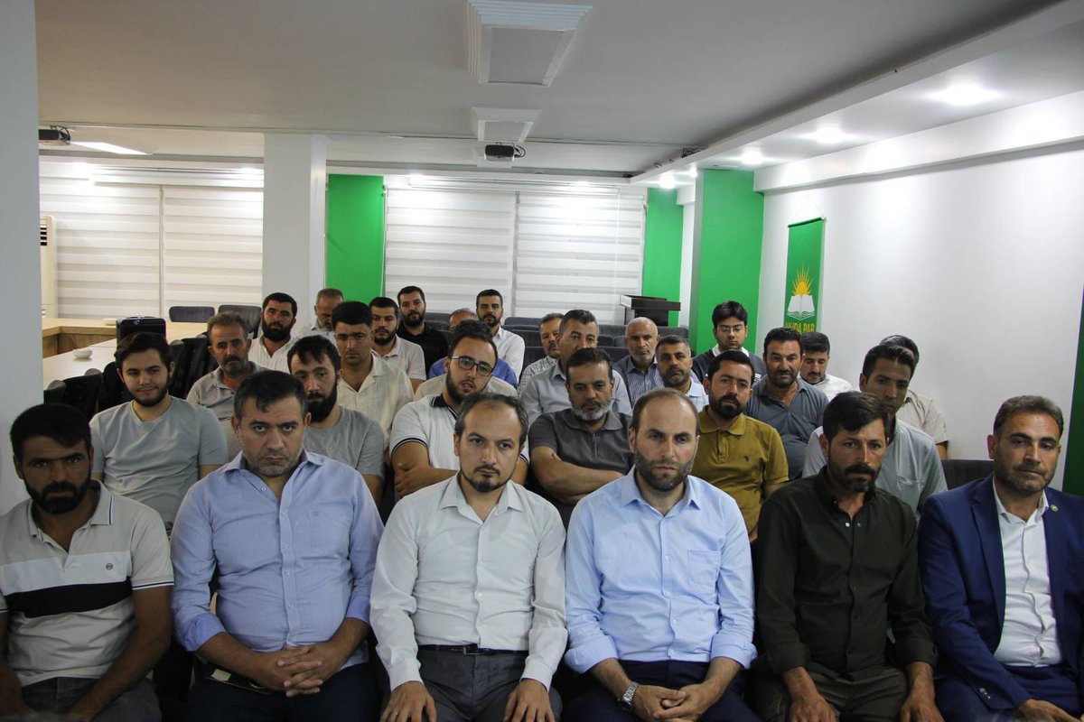 antephudapar's tweet photo. Gaziantep Milletvekilimiz Sayın Şahzade Demir ve İl Başkanımız Sayın Mustafa Kaya, İl Başkanlığımızda Nizip, Oğuzeli, Araban, Yavuzeli ve İslahiye ilçe teşkilatlarımızla bir araya geldi.

Teşkilat çalışmalarımızın, sahadaki sorunların ve ülke gündeminin değerlendirildiği toplantıda; Gazze’den ekonomiye, vatandaşlarımızın taleplerinden yerel sorunlara kadar birçok konu ele alındı.

HÜDA PAR olarak; milletimizin sesi olmaya, sorunları yerinde tespit edip çözüm için gayret göstermeye ve adalet eksenli siyaset anlayışımızı kararlılıkla sürdürmeye devam edeceğiz.

#HÜDAPAR #Gaziantep #DürüstSiyasetGerçekAdalet
