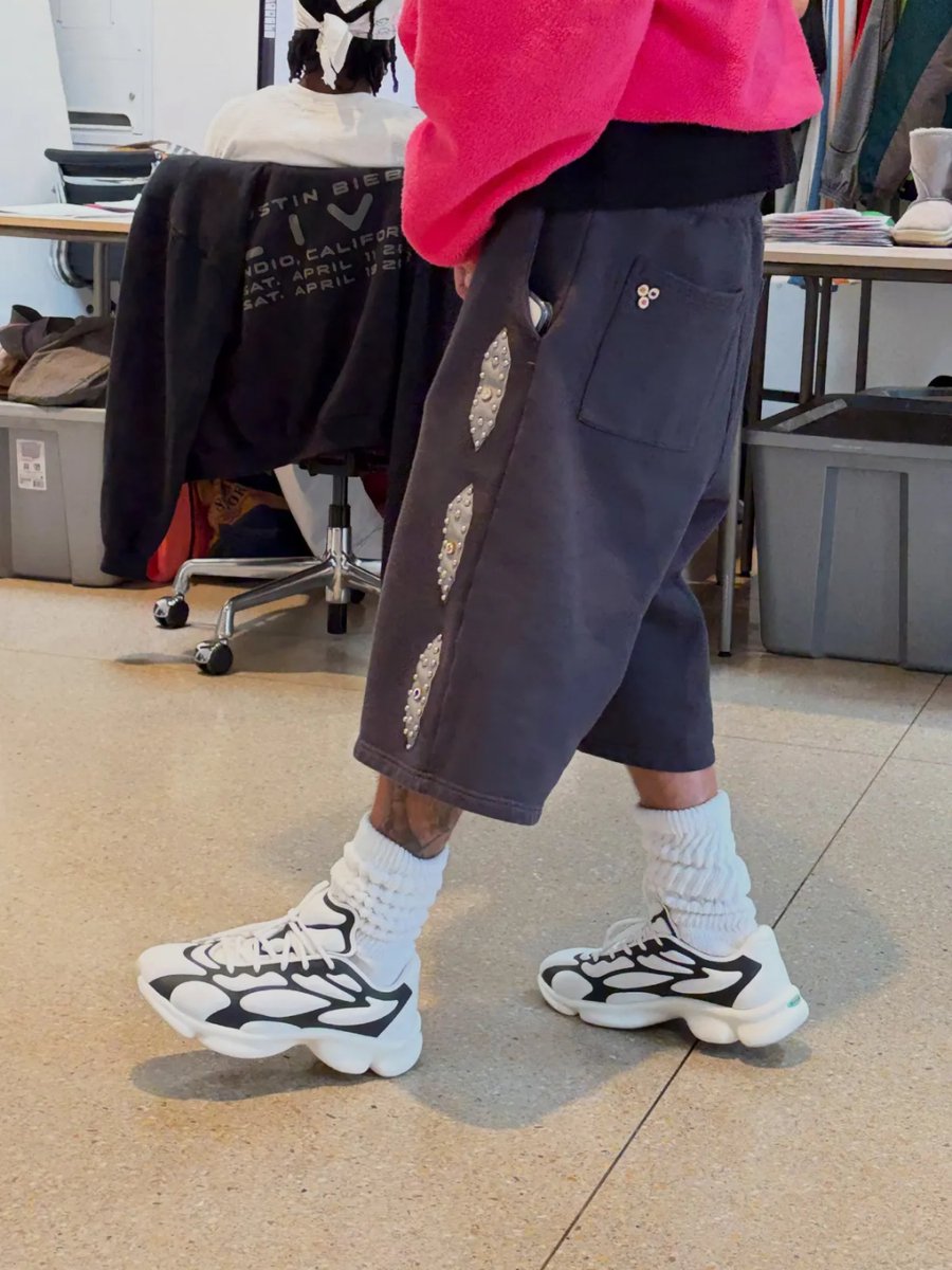 fullress's tweet photo. 【近日発売】
ジャスティン・ビーバーが手がけるブランド「SKYLRK」新作スニーカー「Sensory Runner」 (Justin Bieber スカイラーク センサリー ランナー)

https://t.co/3EzVjD8jDg https://t.co/xtOdQ8CkWi