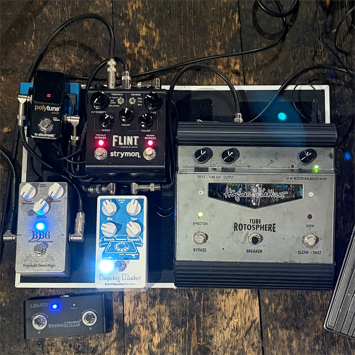 KogalashiSound's tweet photo. 【揺れ物＆空間系ボード】
こちらはロータリー系のH&amp;K「ROTOSPHERE」やstrymon「FLINT」、EQD「Dispatch Master」に加えてチューナーと「BB6」です

「BB6」はアウトプットバッファーとして導入いただいてます🙏

「BB6」は単体だと薄味に感じるかもですが、ボードに入れると、、、良い仕事しますヨ😈 https://t.co/wvhwC3fzj0