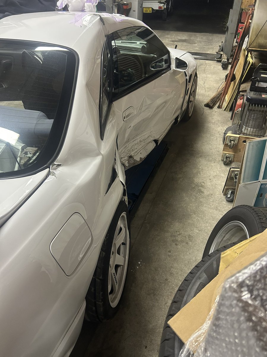 AY100NS005's tweet photo. 車くの字にされたからみんな夏休みは気をつけろよ https://t.co/YYwxU4vyaa
