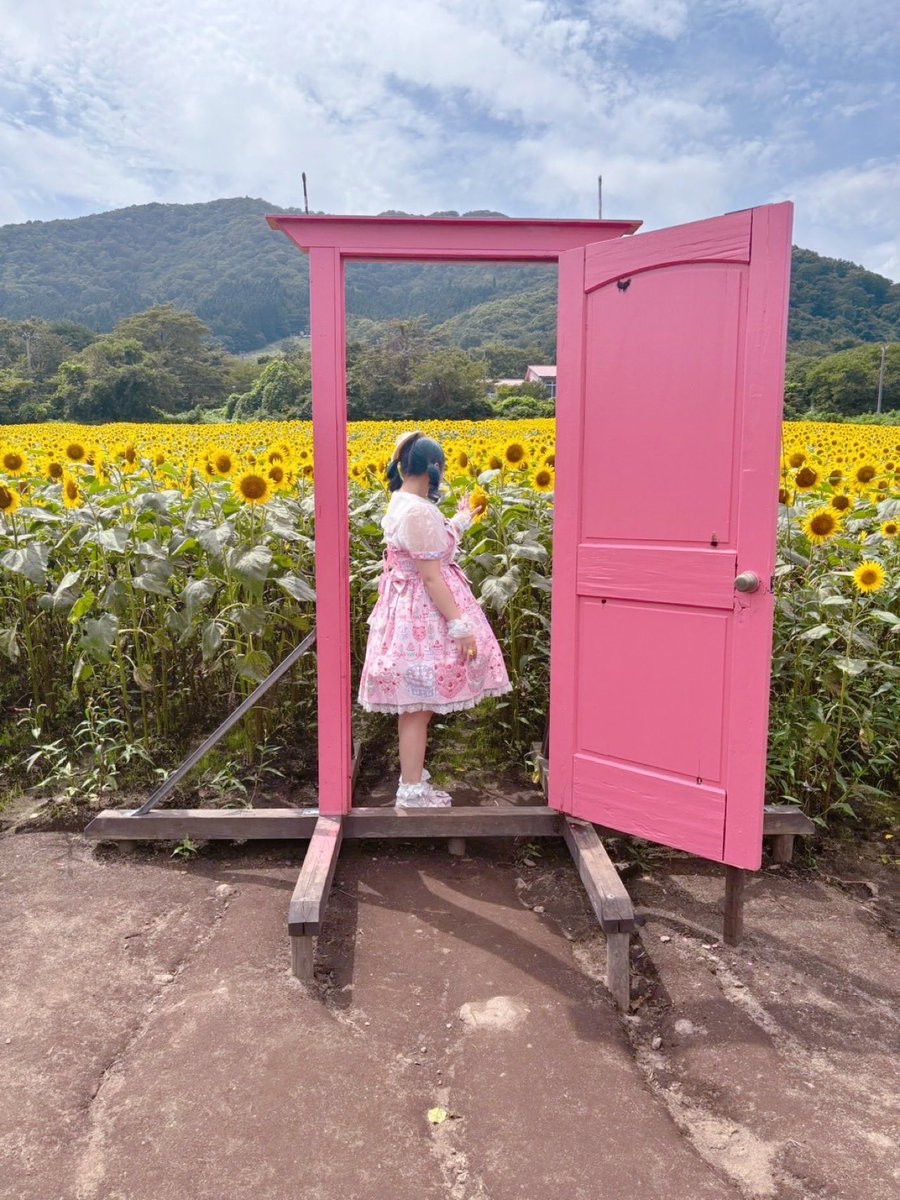 Pretty_2tama5's tweet photo. お花畑☂️🌻
#ロリィタ #angelicpretty https://t.co/7VM7NiXZa4