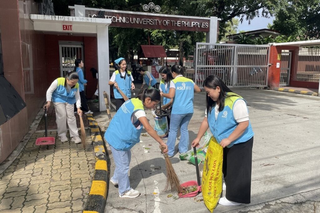 GodtheMotherFor's tweet photo. From Manila to Batangas, #WMSCOG youth take action! 🇵🇭🌳 Healing the earth with God's Love &amp; #GodtheMother. 🌍 

https://t.co/xe3sxYIJwb

#ASEZ #Philippines #EnvironmentWorkingGroup #WorldMissionSocietyChurchofGod https://t.co/sk5KIEkY1L