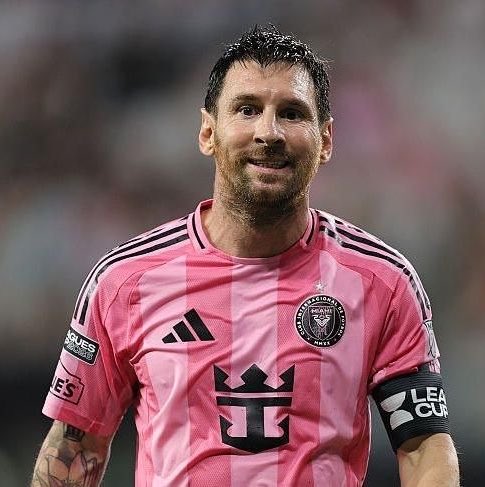 TMfutbal's tweet photo. 🚨🚨 𝗡𝗘𝗪: Messi & Inter Miami will face Cruz Azul in the Campeones Cup final at the NU stadium next month.

This will be the FOURTH trophy Inter Miami can compete for in a single League campaign.

MLS Cup, Supporters’ Shield, Eastern Conference title and now the Campeones Cup.

At what point does “soccer” stop being taken seriously? 😶