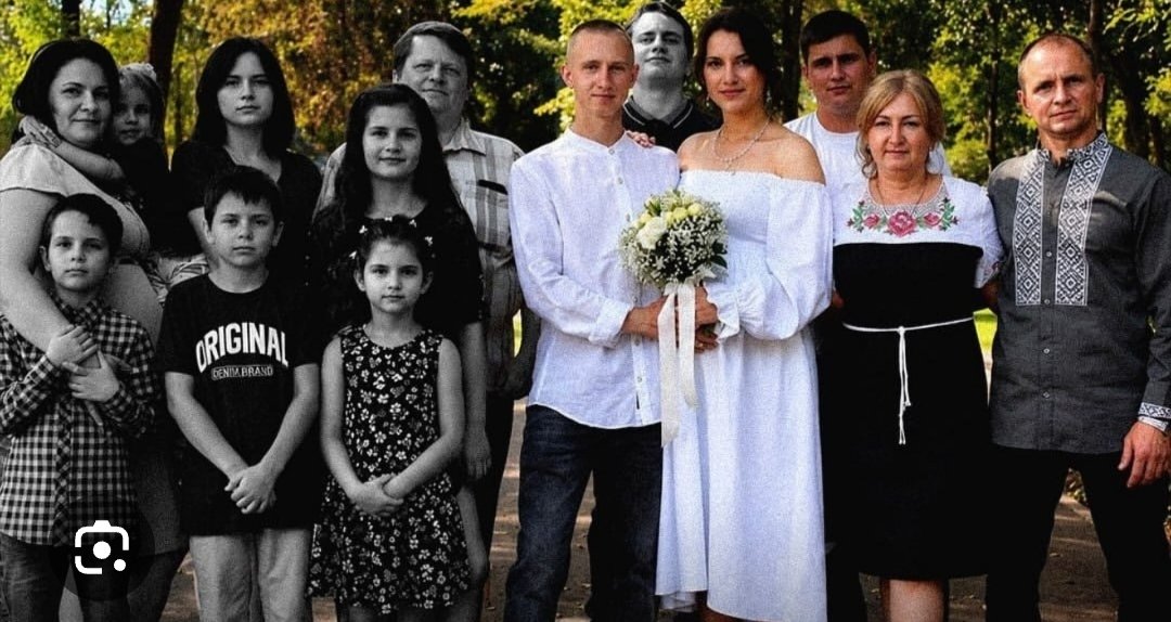 Grrigorivna's tweet photo. Росія попала бомбою в будинок, вбила 8 чоловік, із них 6 дітей, західний світ мовчить. Російська спортсменка стоїть на п'єдесталі без гімну. Західний світ, о, бідненька, нам тебе так шкода. Емпатичні ви наші https://t.co/zWPTdsYwpU
