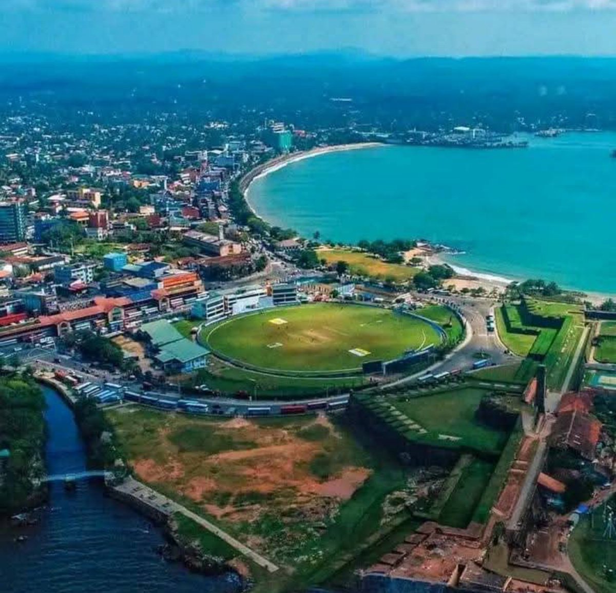 Zunx11's tweet photo. Galle isn’t just hosting a test match — it’s putting sri lanka’s beauty on full display! 

With the iconic galle international stadium surrounded by the ocean, historic fort, beaches and stunning coastal views

This match is looking like a free tourism advertisement.😊 https://t.co/xu8s0H5IIG