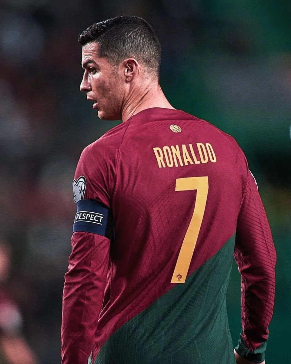 Grandsoncr7's tweet photo. 🗣️ Roberto Martínez:

“What happened at the World Cup? I’d prefer not to talk about it anymore, but anyway, I have to.

We had a perfect squad that was capable of winning the trophy, but I think the dressing room was a bit toxic. I can only say that because of a few players, though they know themselves.

Ronaldo was their leader, and they knew it. But I think some people thought they could go head-to-head with him when it came to leading the team, while some may have even been trying to compete with him. That caused chaos after the first match of the World Cup against Congo.

I think we lacked proper relationships within the squad. If all the players had played like they came to fight for Ronaldo and help him win the World Cup, like the Argentina players did for Messi, we would have won the World Cup.”