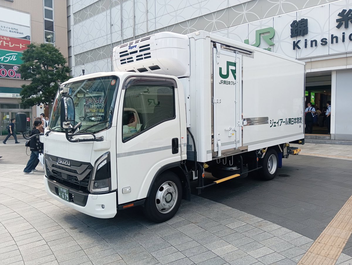 chikokumacolect's tweet photo. 錦糸町駅にて開催されていたジェアール東日本物流のセルフ車両展示撮影会の様子。参加者は私1人の模様…。

#JR東日本
＃総武線
＃錦糸町 https://t.co/7ZbWRXCnWm