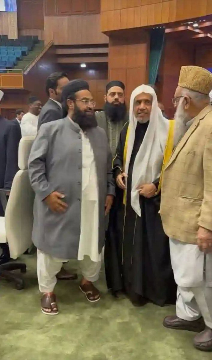 arehma2266's tweet photo. رسول اللہ ﷺ کی عظیم نصیحت ..!!
رسول اللہ ﷺ نے فرمایا:
"عنقریب میرے بعد ایسے حکمران آئیں گے جو جھوٹ بولیں گے اور ظلم کریں گے۔ جو شخص ان کے پاس گیا، ان کے جھوٹ کی تصدیق کی اور ان کے ظلم و جبر کے باوجود ان کی مدد کی، اس کا مجھ سے کوئی تعلق نہیں اور نہ میرا اس سے کوئی تعلق ہے، https://t.co/VexCiTWB9o