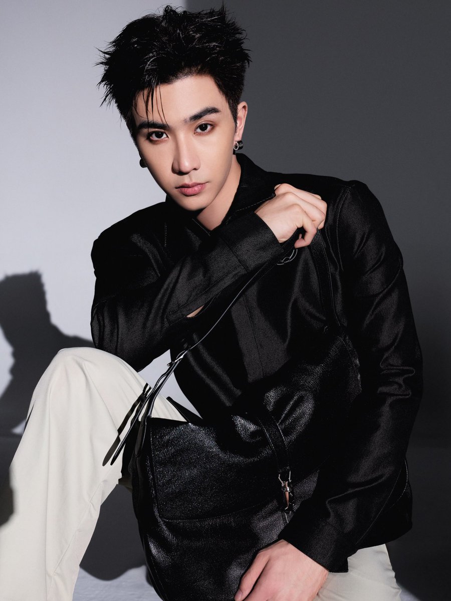 TrendforPS_TH's tweet photo. 🖤IG POST UPDATE : perthppe 
[18.08.2026]

ฝากทุกคนเข้าไปเพิ่มเอนเกจให้เพิร์ธ กดไลก์ กดแชร์ คอมเมนต์ รี เซฟโพสต์ด้วยนะคะ
📍https://t.co/Kv4cR8YnTq

#GucciJackieFlap
#GucciPrimavera
#PerthTanapon https://t.co/VPzEAByRdy