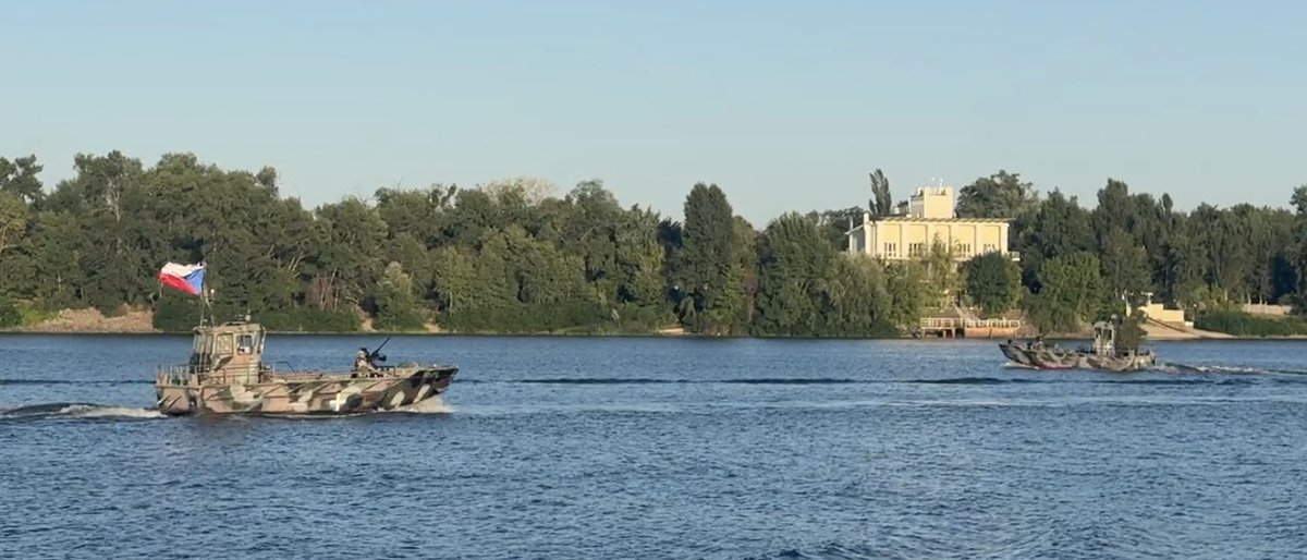 JanHermanek's tweet photo. S přáteli v Kyjevě jsme oslavili v sobotu “Czech NAVY Day”⚓️. Ano, trošku Russia trolling s UA 🇺🇦 Marines😃. 
Níže vysvětlení proč ⬇️ https://t.co/Ht1XWoSMic