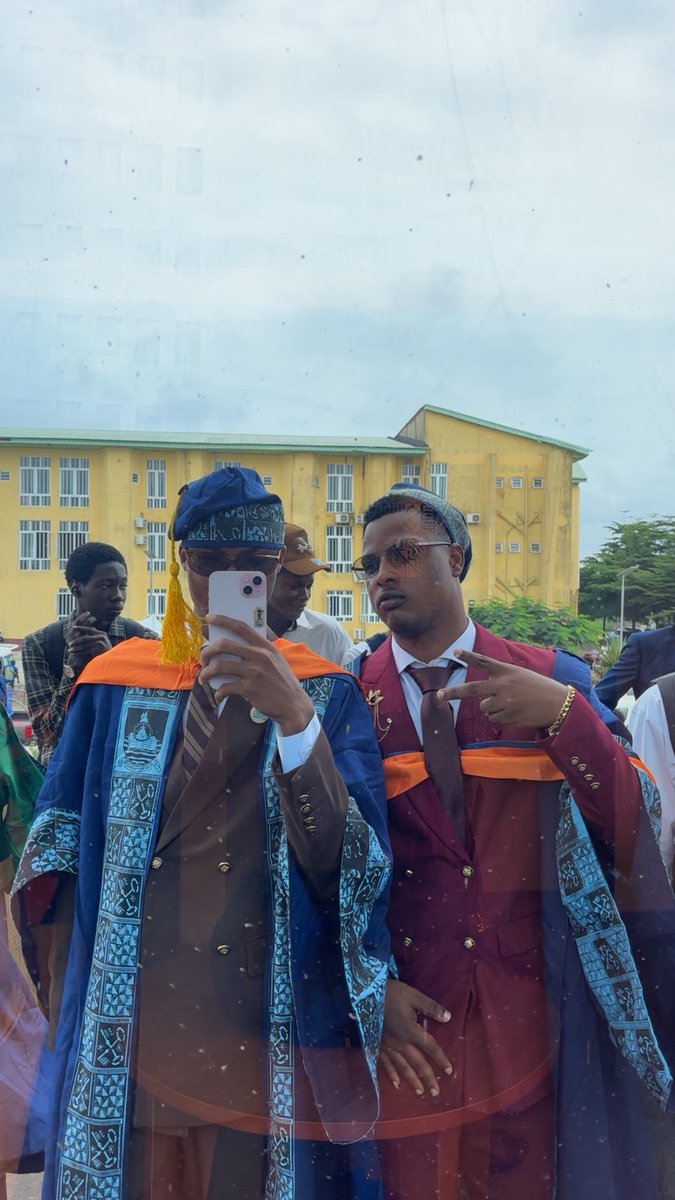 fway234's tweet photo. Bsc Electronics and Computer Engineering 
Second Class Honors (upper)
Alhamdullilah, Lasu epe didn’t end me.❤️ https://t.co/b3kci6sGZf