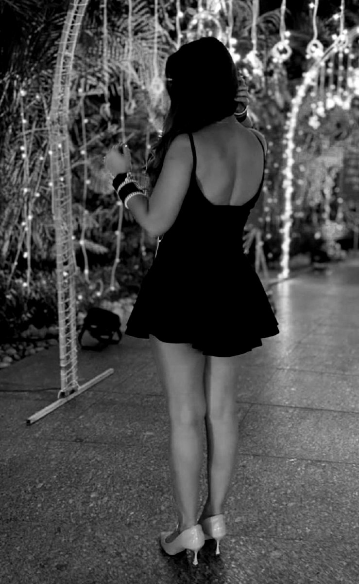 deferent29705's tweet photo. Too pretty to behave, too tempting to ignore. I didn’t dress like this to be forgotten. Tonight, bad decisions look a lot like me. 😈
#AfterDark #TooHotToHandle #BadDecisions #MainCharacterEnergy #DangerousCurves #NightOut #Unforgettable #SeductiveVibes https://t.co/BWx91KVxzs