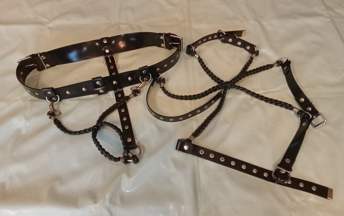 yuitugume's tweet photo. 何十年も前のビデオで登場するゴムの 拘束具 なんだけどなんとなく 最近 見直していいなあと思ってたらまだその当時のものがそのまま販売してた 価格もそんなに高くないし 買ってしまった ウレタンゴムを 縄編みにした胸と股のロープがなかなかいい味出してるゴムは2ミリ なので少し物足りないかな https://t.co/iE3M1XOZTp