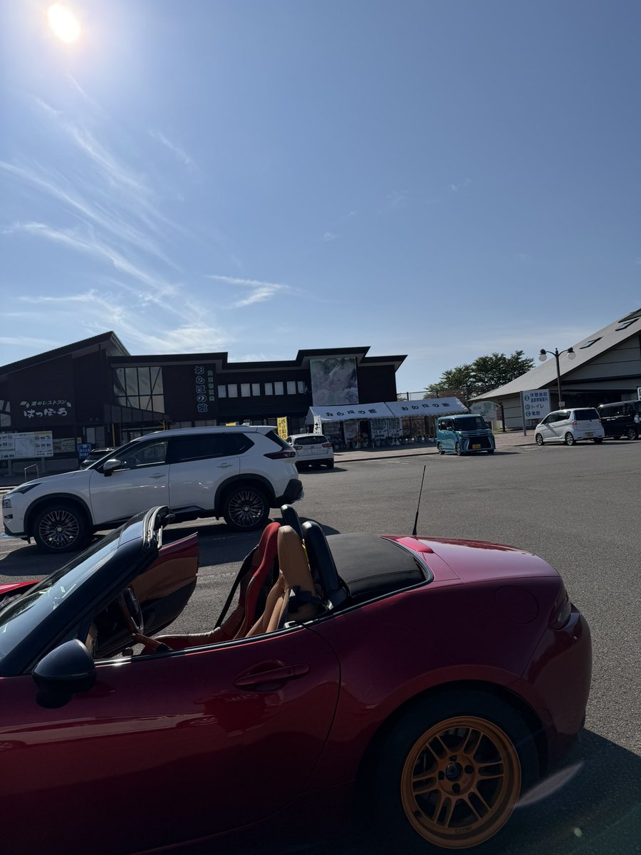 pstearl's tweet photo. おウチから300kmほど離れた所にある秋田の道の駅みねはまで偶然キャキュキョ氏に会うことができました

すげえな…ラジオ聞いてるだけで結べた縁だ

ありがとう山本さん

今日のツーリングは大当たりだわ

#ドラプレ
#道の駅ドット混む https://t.co/UGZ3flFTXM