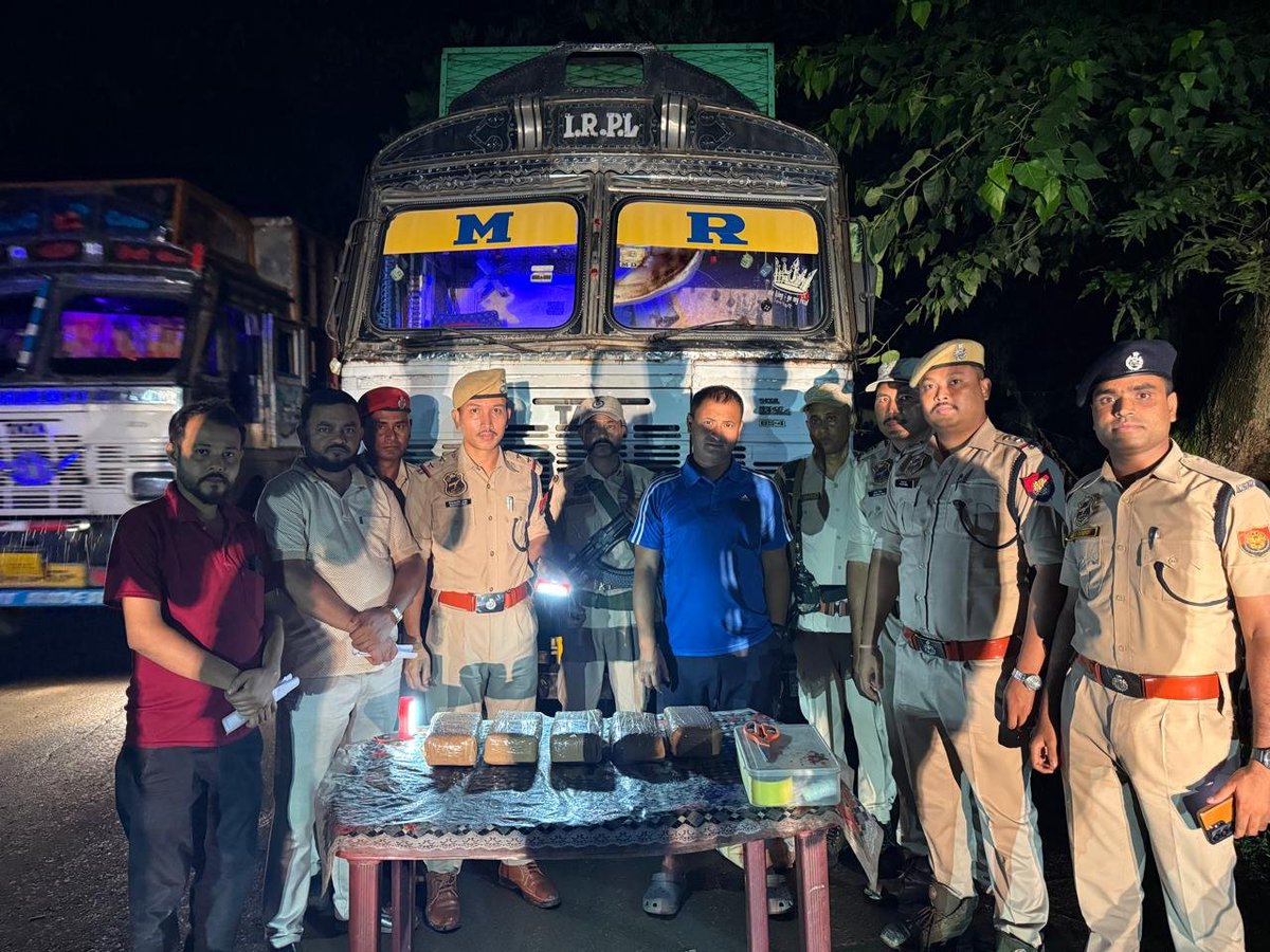 himantabiswa's tweet photo. Humpty Dumpty had a great fall. So did this drug haul.

Good job @cacharpolice and @assampolice. At Old MVI Check Point, Digharkhal, 50,000 Yaba tablets worth ₹10 crore were seized from a truck’s secret chamber. One accused apprehended.

#AssamAgainstDrugs https://t.co/RQzJTdhwoU