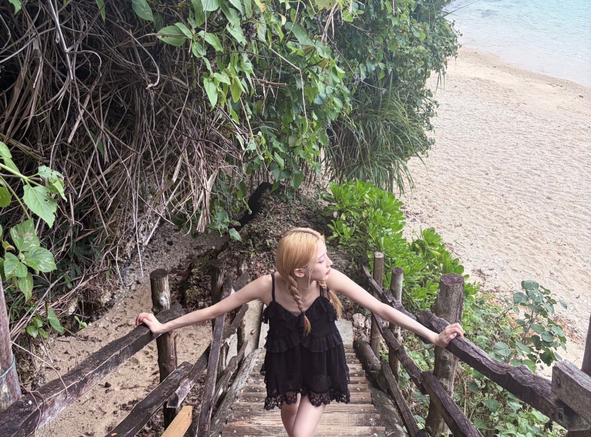 RukaKawaiFanpge's tweet photo. RUKA WEVERSE UPDATE [260818]🏖
Caption: 𖦹°‧🫧⋆.ೃ࿔·𓆉°❀⋆.ೃ࿔.

#RUKA #BABYMONSTER [1/2] https://t.co/GdlQJuBKsI