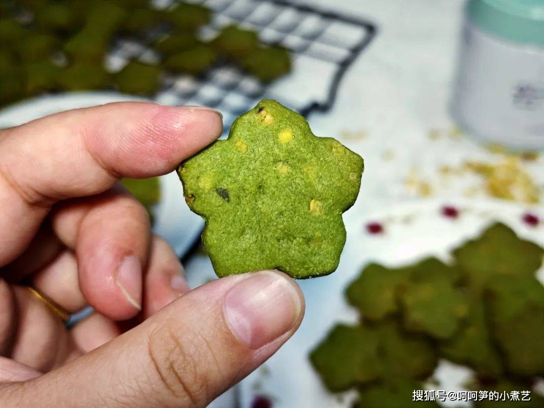 Supergamefuga1's tweet photo. Just grabbed a bag of crispy matcha cookies  Tag a friend you’d split this with! https://t.co/ndotgghfkX