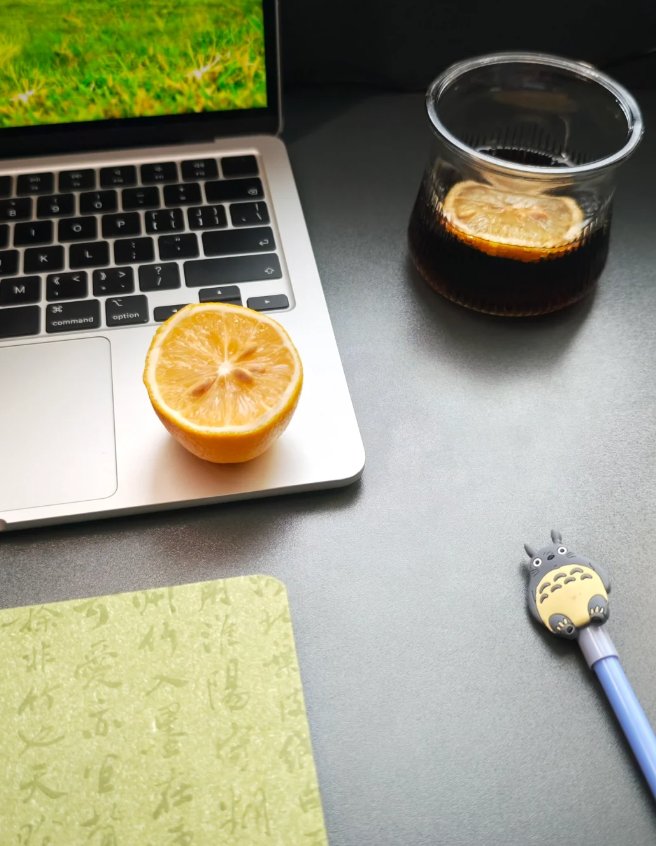 JohnCirelli6's tweet photo. [Just finished replying to 3 work chats. Officially clocking my 10-minute "screen stretch u0026 snack" break—productivity peak achieved.  #WorkModeOffTemporarily]， https://t.co/b64J0ysppf