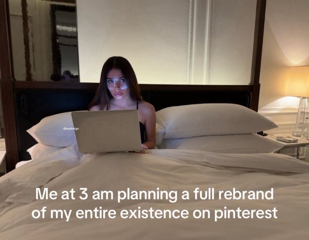 Avazoey_'s tweet photo. me at 3 am: https://t.co/QsjgMmDPOq