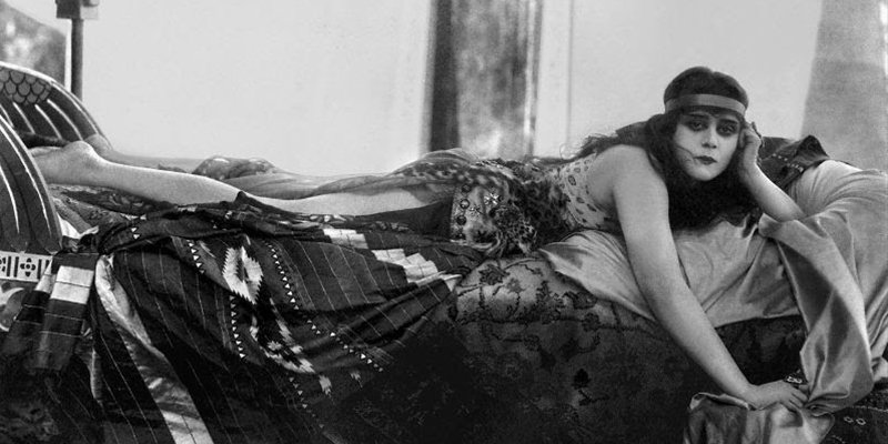 samguine_'s tweet photo. "There's a little bit of vampire instinct in every woman." 

Theda Bara (1885-1955) https://t.co/Sal88WAHjx