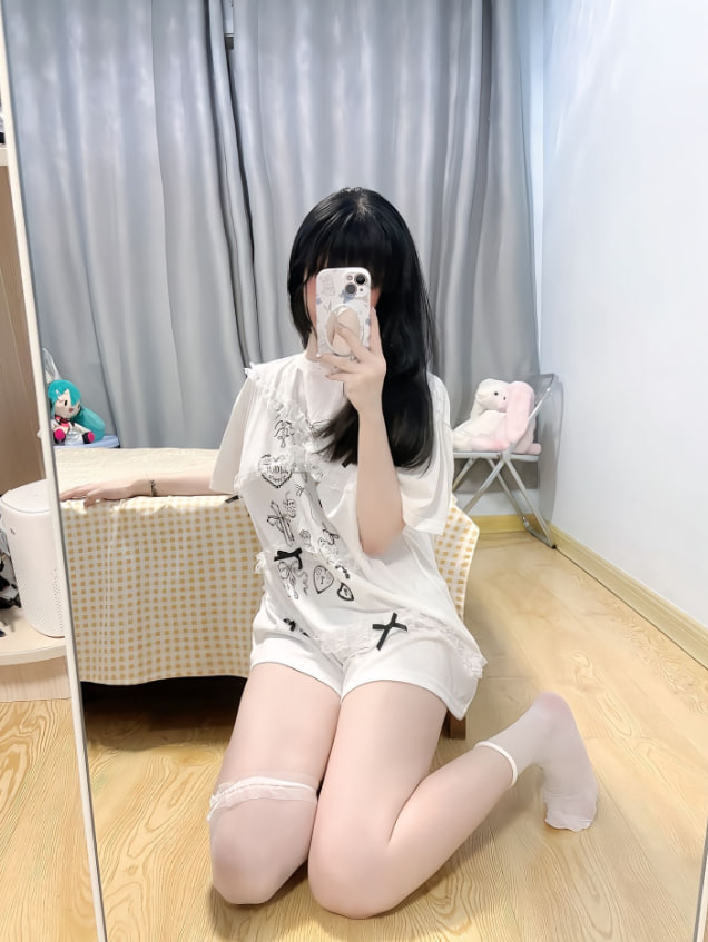 sus304aisi's tweet photo. 本人23岁 大三学生一枚 平常除了在学校就在寝室 不知道会不会有人想跟我聊天🥹本人。 是本人 https://t.co/dP9RNYg2Eu