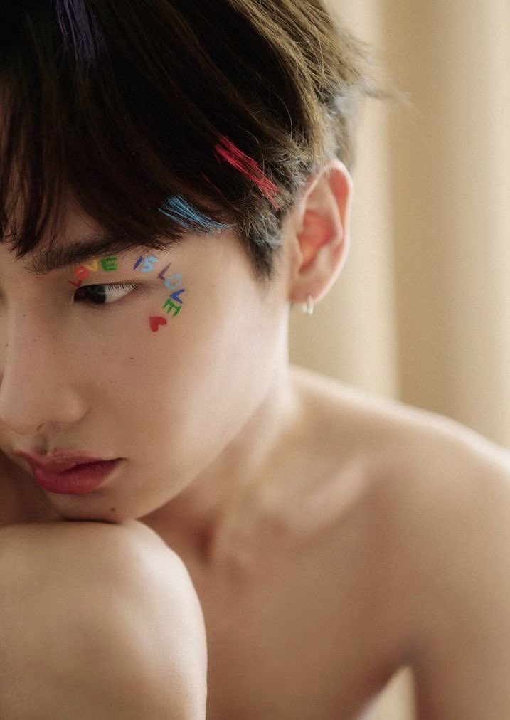 itsthreeone's tweet photo. still my favorite pics of gun 💖🌈 https://t.co/EDPCE0BRPC