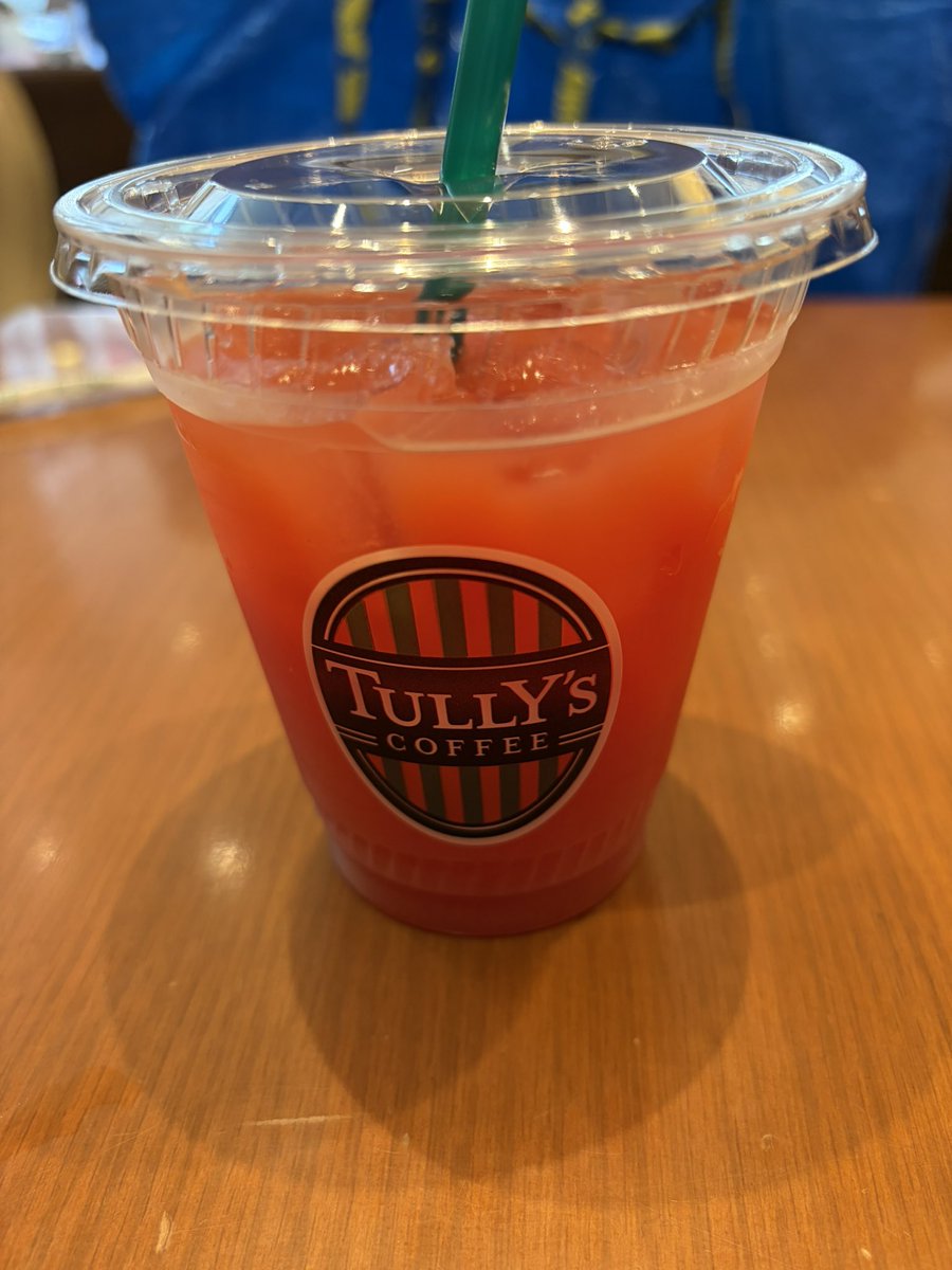 nikuda_jp's tweet photo. タリーズの、スイカスクイーズ頼んでみた🍉
まんまスイカ！
疲れ取れる〜（病院で散々待たされた） https://t.co/G3CVHMiDZZ
