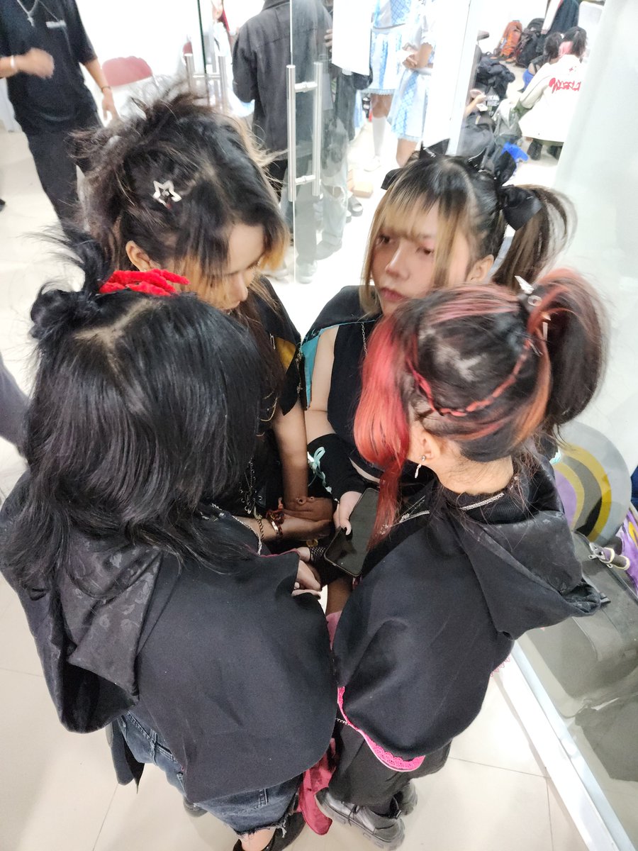 nabilcoser's tweet photo. Kumpulan vkei newbie @vlthrs_ofc .. 
#veltharis https://t.co/FEV8tU1A9E