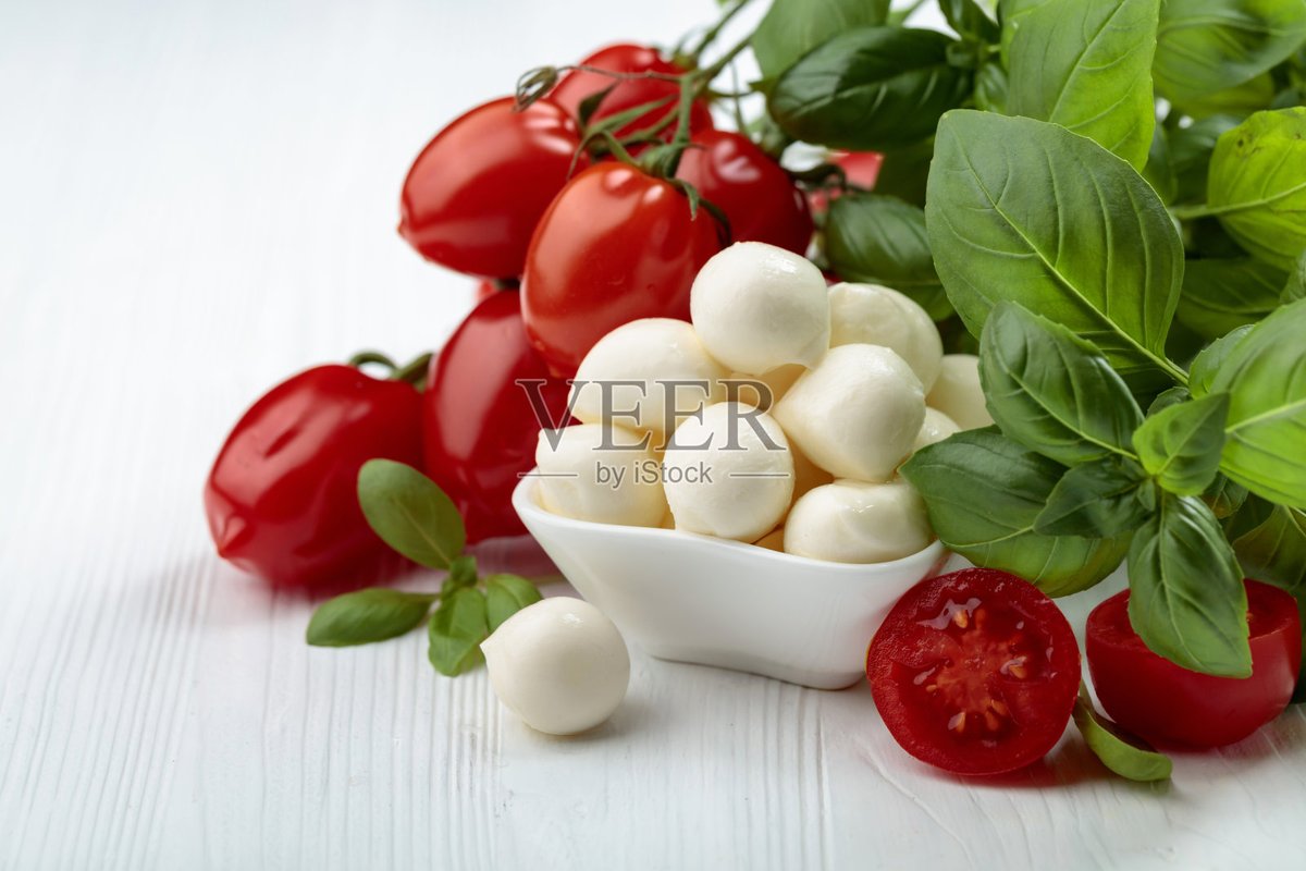 hamp_paul's tweet photo. Fresh basil, ripe tomatoes, and creamy mozzarella on sale today! Grab these top picks for a quick summer Caprese salad. Don’t miss out!， https://t.co/FeW34S6OFP