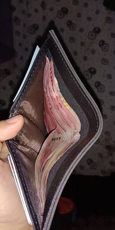 bxocyis's tweet photo. Baru kena PHK, utang numpuk, duit tinggal 20K. Gue nekat depo sambil berharap. Nggak nyangka, 20K jadi 1jt. Gue tahu ini pure hoki dan bukan yang bisa diulang. Tapi gue yang lagi desperate, ini bener kerasa kayak rezeki di waktu yang tepat.

Disini linknya
https://t.co/VPhPkBryr8 https://t.co/0r9UDcWlrU