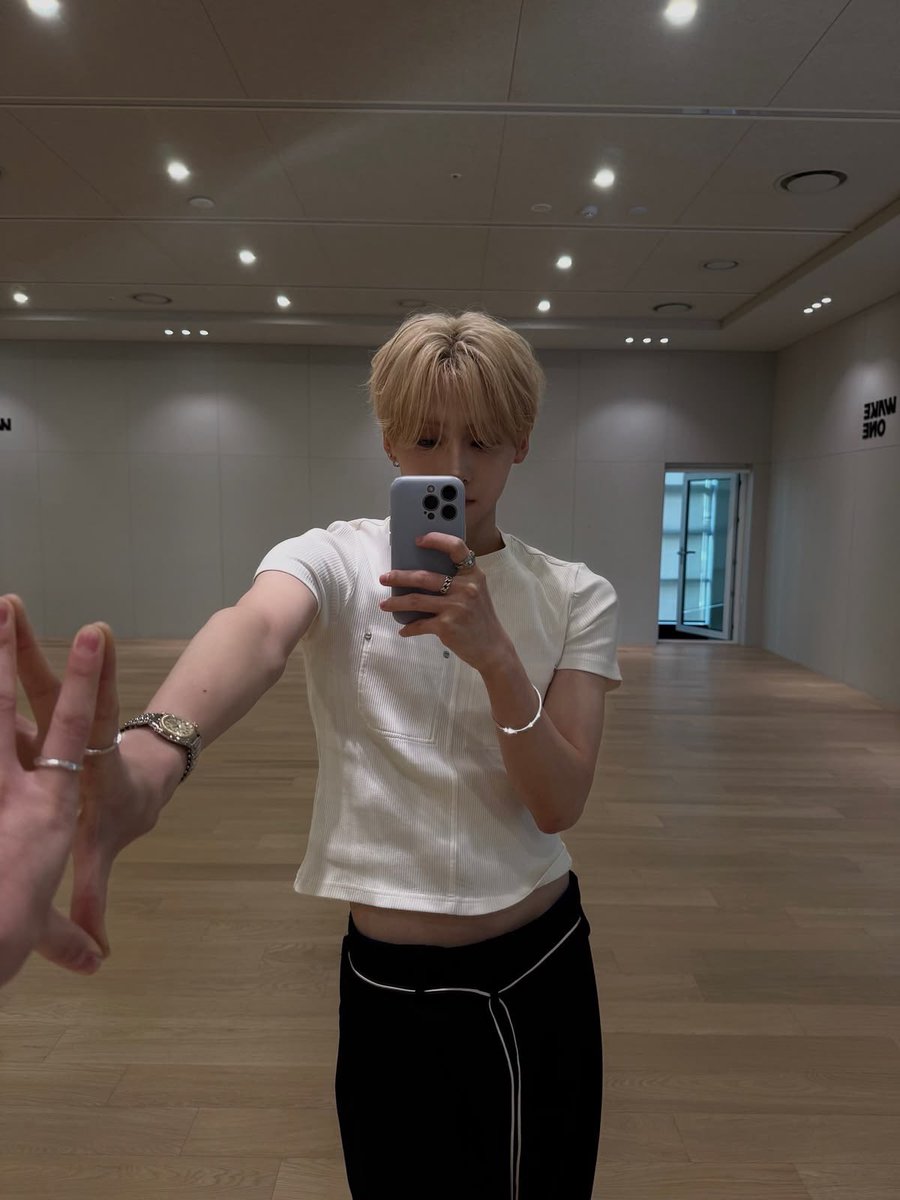 fukayomis's tweet photo. my girl pose nasty https://t.co/AlH8h8eyyv