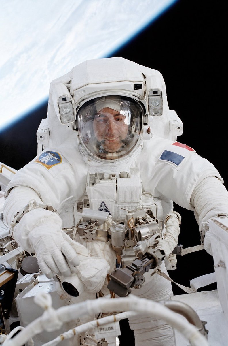 Thom_astro's tweet photo. [English below] 👩🏻‍🚀Bonne chance @Soph_astro pour ta première sortie extravéhiculaire ! Et profite bien de cette activité vertigineuse ! On sera tous avec toi depuis la Terre 🌍, petit clin d’œil à la team sortie : Jean-Loup Chrétien, Jean-Pierre Haigneré, Philippe Perrin.
/
🤞Good luck to Sophie as she prepares to become the first French woman to perform a spacewalk today! 👏👏👏Here’s to our French colleagues who went for that kind of special walk before we did. 🇫🇷 And good luck to @astro_anil too!

#Epsilon #SophieAdenot #ESA #astronaute @esa @ESA_fr @nasa @Space_Station