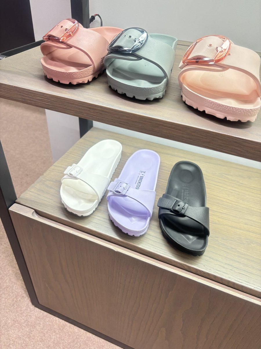 Lapatrada20's tweet photo. #รับหิ้ว #birkenstock 

ชิ้นละ 30 
ค่าส่งเหมา 45 https://t.co/vd3YB9skXx