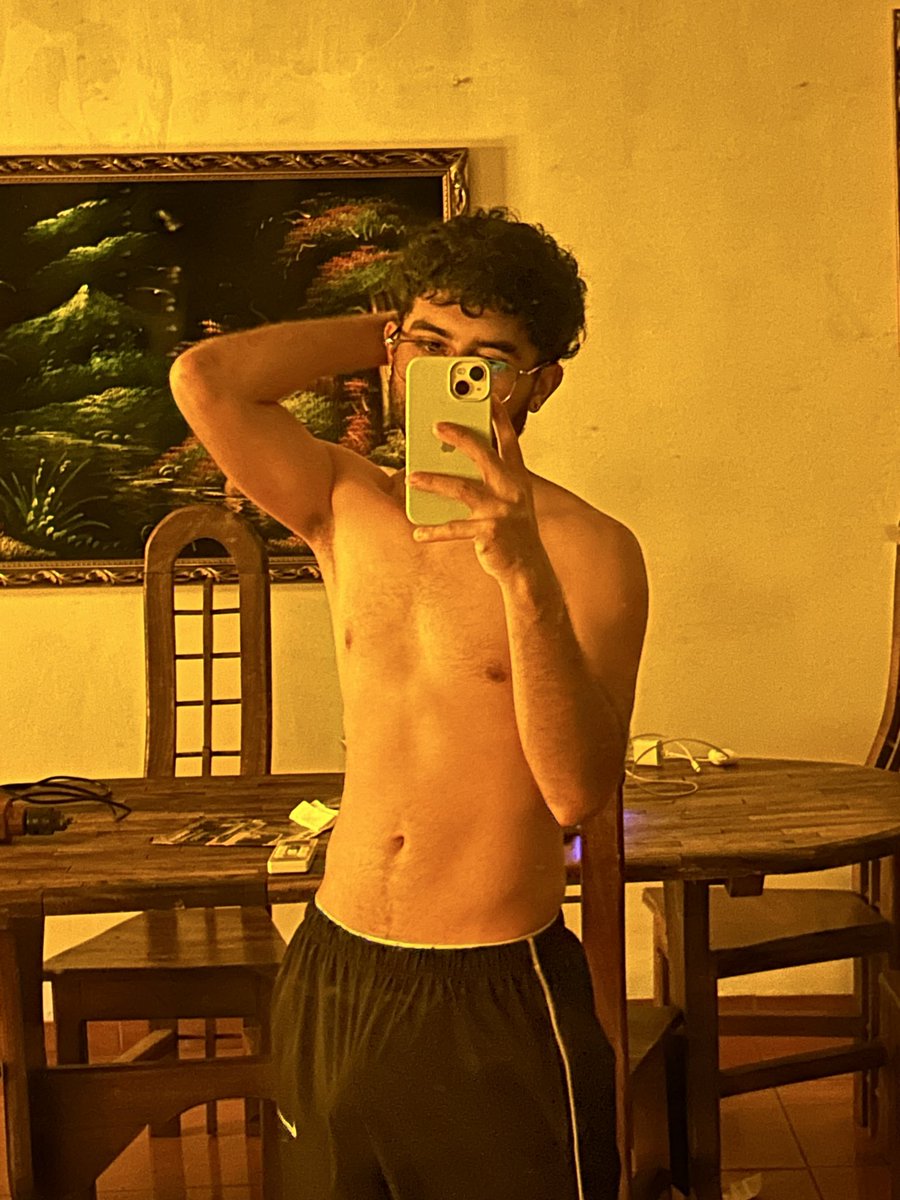 SalasIsnel's tweet photo. Quién con frío para calentarnos? 🥵 
https://t.co/Vn7itpljdi https://t.co/OQPdgefQVd