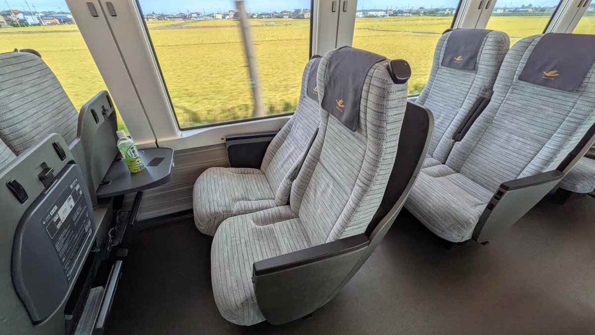 mya_mo's tweet photo. 復路は特急列車の特別車両で優雅に…！ https://t.co/Xf8bN9p1Pt