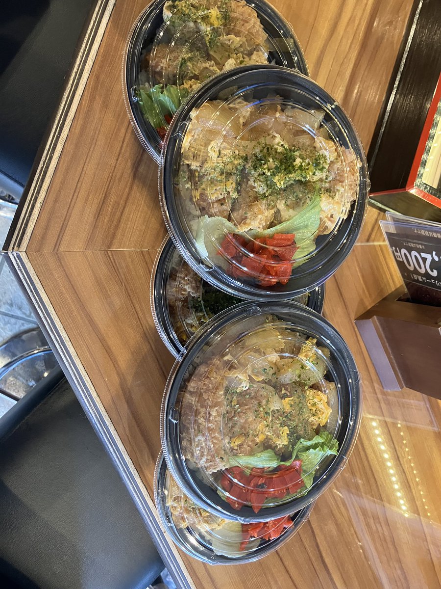 jasdfcurry's tweet photo. 本日のカツ丼完成！！
限定5食
1食550円（税込）
お問合せは３枚目の画像からLINE公式アカウントでお願いいたします🫡

#弁当 #カツ丼 #自衛隊 https://t.co/8hbsYHECJI