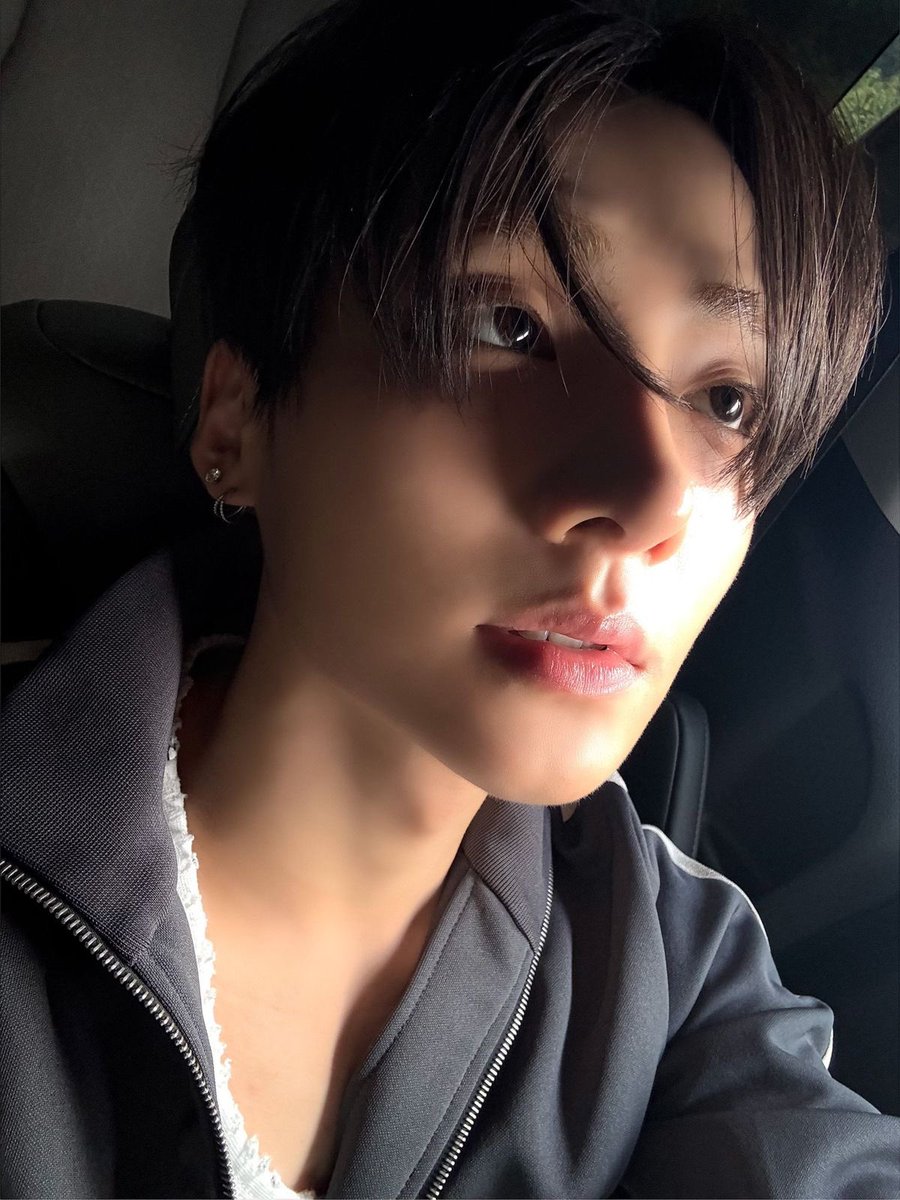 fukayomis's tweet photo. sangwon pics that make me think we werent the target audience in mind https://t.co/uROjxs8O34