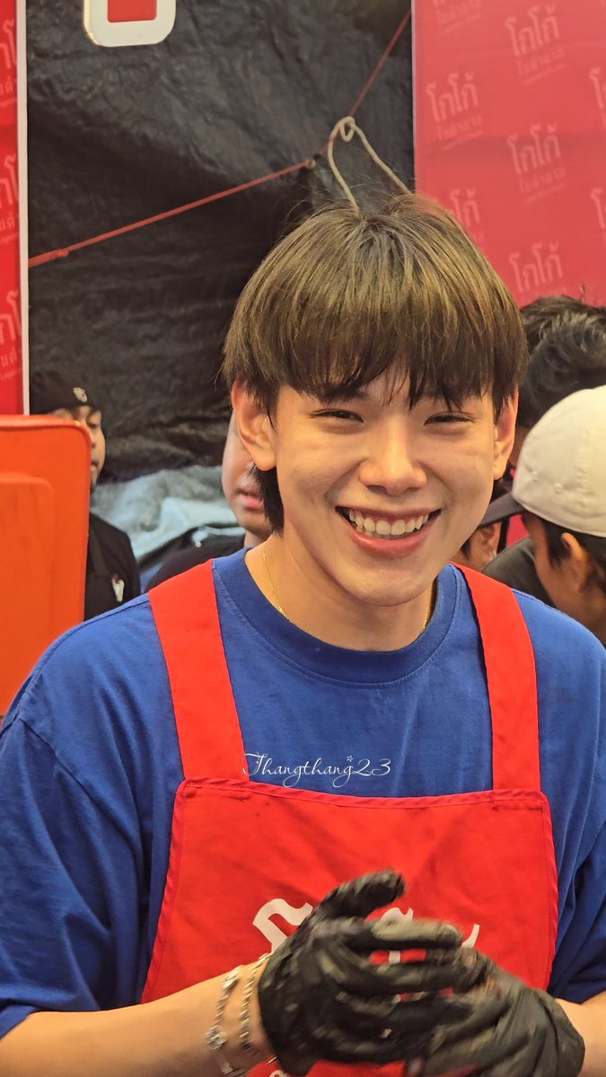 thangthang23's tweet photo. เมื่อเเฟนๆช่วยเคลียร์หน้าร้านให้
#เฮียตู้ในตำนาน #โกโก้ในตำนาน #Daou #oueiija https://t.co/Zgxou9y33x