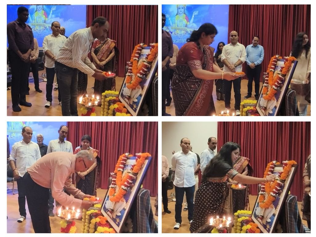 cgitr06's tweet photo. भविष्य की नींव, नई उड़ान !

CGIT रायपुर में 15-दिवसीय इंडक्शन प्रोग्राम का भव्य शुभारंभ ।
प्राचार्य प्रो. एम. आर. खान, डॉ. श्वेता चौबे, विभागाध्यक्षों व अभिभावकों की उपस्थिति में नवप्रवेशित छात्रों का स्वागत हुआ।
नवाचार, व्यावहारिक ज्ञान व सर्वांग��ण विकास के लिए प्रेरणा ।
#CGITR https://t.co/WuDjdZ4qoE