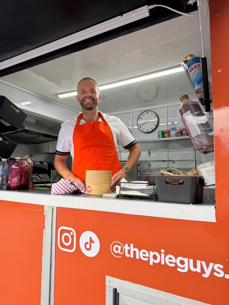 ThePieGuysUK's tweet photo. Back at @WD_CFC tonight 🥧⚽️

We’ve got the pies, you’ve got the appetite. See yous there 👀

#ThePieGuys #FootyScran #west #footballscran @OfficialSGFC @FootyScran https://t.co/nmTwxMSKPt