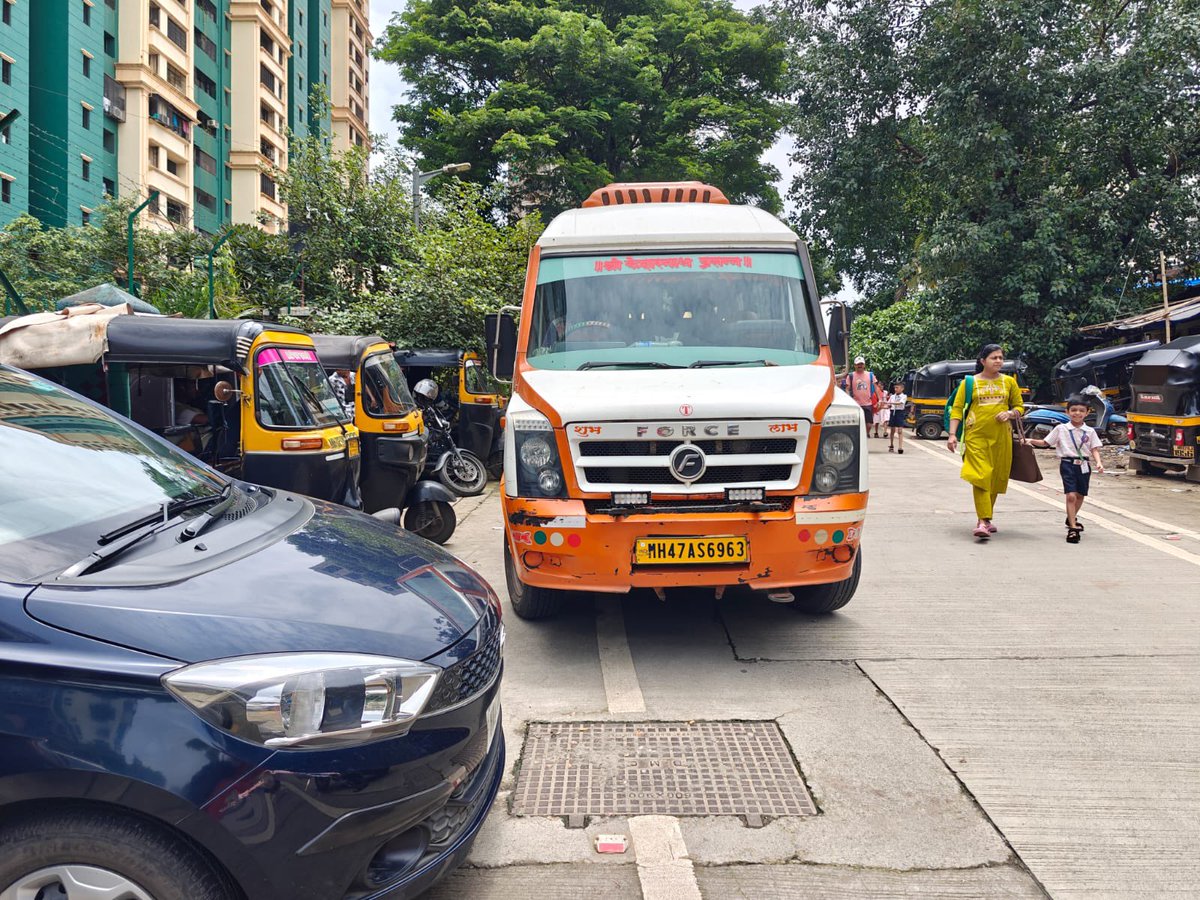 HorizonCHS's tweet photo. Parked next to No Parking board these guys block the gate and have no regards for the law too @horizon green chsl, Raheja estate Kulupwadi Borivali East Mumbai 66 https://t.co/EBJXSGUyL1