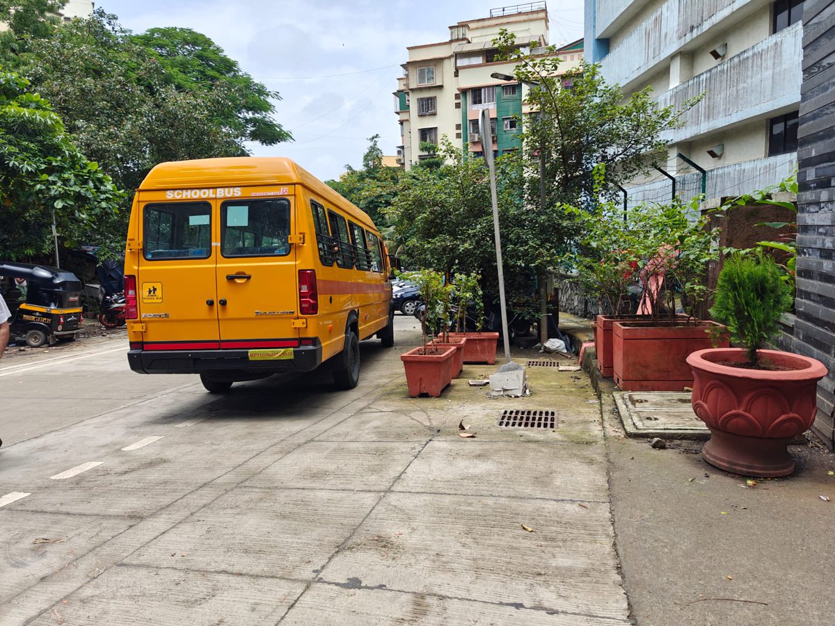 HorizonCHS's tweet photo. Parked next to No Parking board these guys block the gate and have no regards for the law too @horizon green chsl, Raheja estate Kulupwadi Borivali East Mumbai 66 https://t.co/EBJXSGUyL1