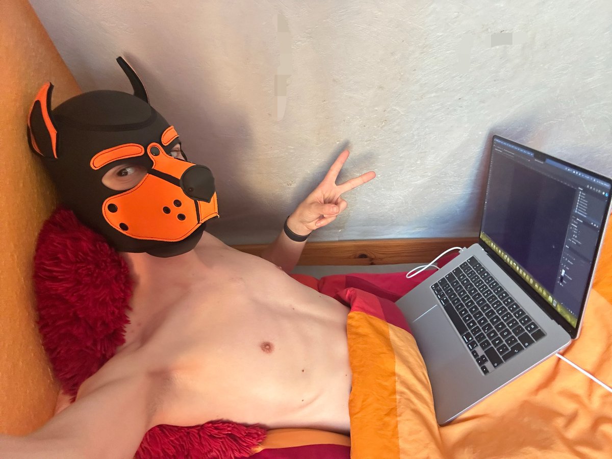 meetvex's tweet photo. Doing home office is good. Doing home office naked is better 🐾 https://t.co/hbthE3V4xX