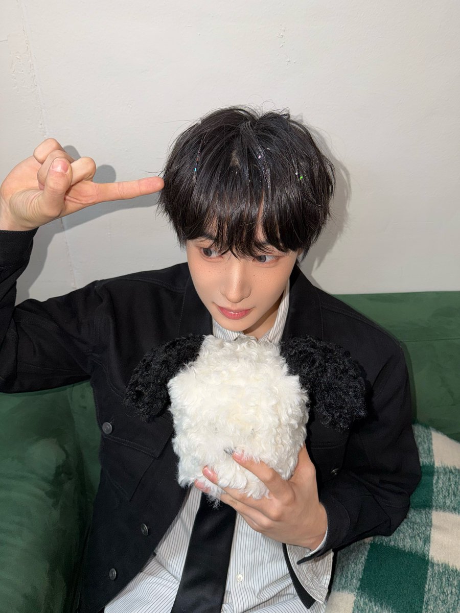 idntt_cosmo's tweet photo. 반짝이✨+ 바둑이🐶🏁 빤뚝이😎

#idntt #아이덴티티
#itsnotover #곽기웅 #kwakgiwoong https://t.co/NDx2Vj10AL