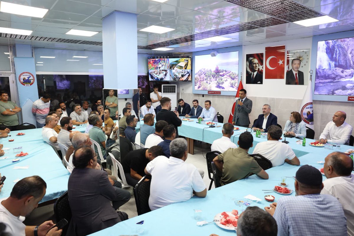 vangoluder's tweet photo. Derneğimizi ziyaret eden Gaziantep Büyükşehir Belediye Başkanımız Sayın Fatma Şahin, AK Parti Grup Başkanvekili ve önceki dönem Adalet Bakanı Sayın Abdulhamit Gül, AK Parti Gaziantep İl Başkanı Sayın M. Fatih Fedaioğlu, ilçe başkanlarımız ve gençlik kolları başkanlarımız; Çerçeve Yasa ve barış sürecine ilişkin kıymetli bilgilendirmelerde bulundular.

Birlik ve kardeşliğimizi güçlendirecek, toplumsal huzurumuza katkı sağlayacak bu sürecin ülkemiz ve milletimiz için hayırlara vesile olmasını diliyoruz.

Nazik ziyaretleri, samimi sohbetleri ve değerli bilgilendirmeleri için kıymetli misafirlerimize teşekkür ediyoruz.

#VangölüDerneği #ÇerçeveYasa #BarışVeKardeşlik #BirlikVeBeraberlik #HuzurluTürkiye
