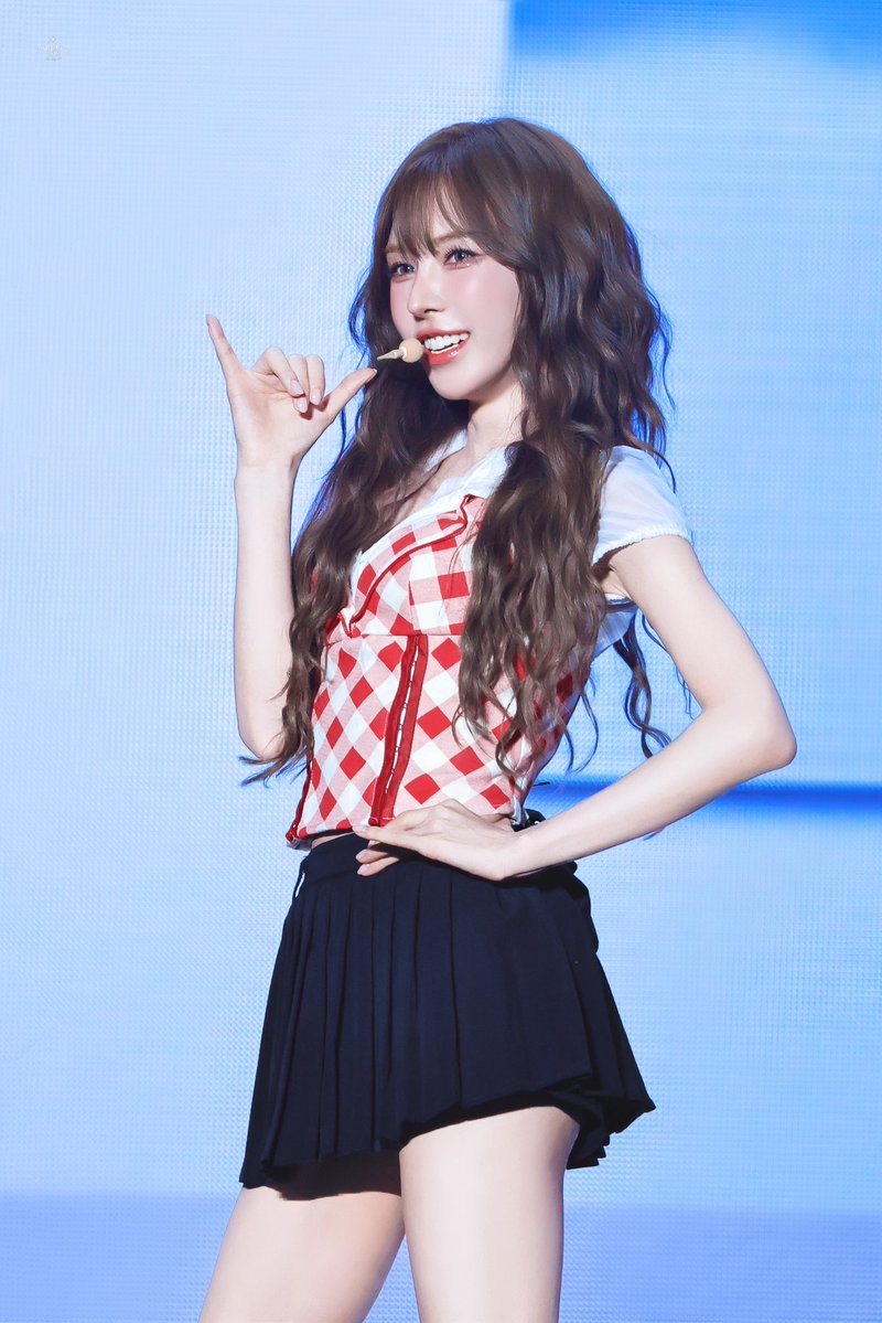 sapphire_0221's tweet photo. 260731-802 A Day in Red&amp;Velvet

🤙🏻

#웬디 #WENDY
#레드벨벳 #RedVelvet https://t.co/CoIZ42f2cQ