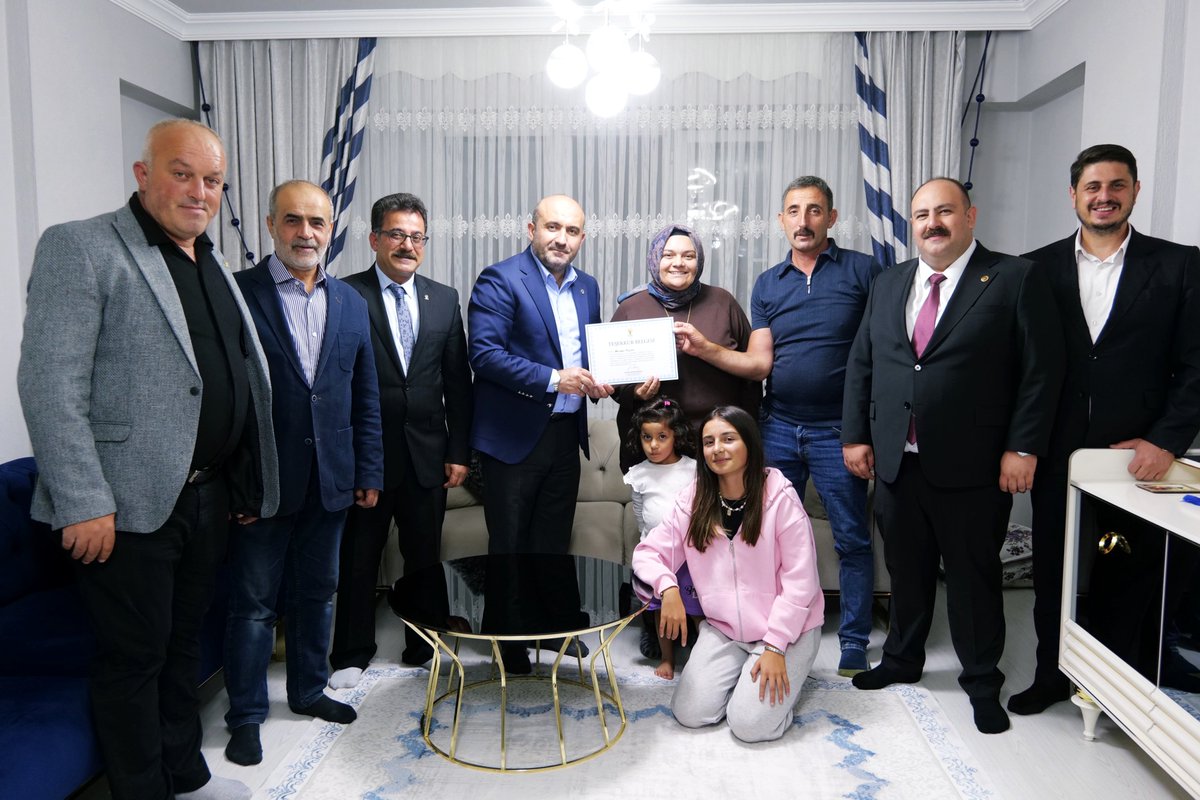 GurhanAlbayrak's tweet photo. Sahadayız, hane ziyaretlerimiz kapsamında İnönü’deyiz…

İnönü Belediye Başkanımız Serhat Hamamcı, İlçe Başkanımız Kamil Şen ve yol arkadaşlarımızla birlikte Sayın Cumhurbaşkanımızın selamlarını vatandaşlarımıza hane hane iletmeyi sürdürüyoruz.
 
Misafirperverlikleri ve muhabbetleri için kıymetli hemşehrilerimize şükranlarımı sunuyorum.