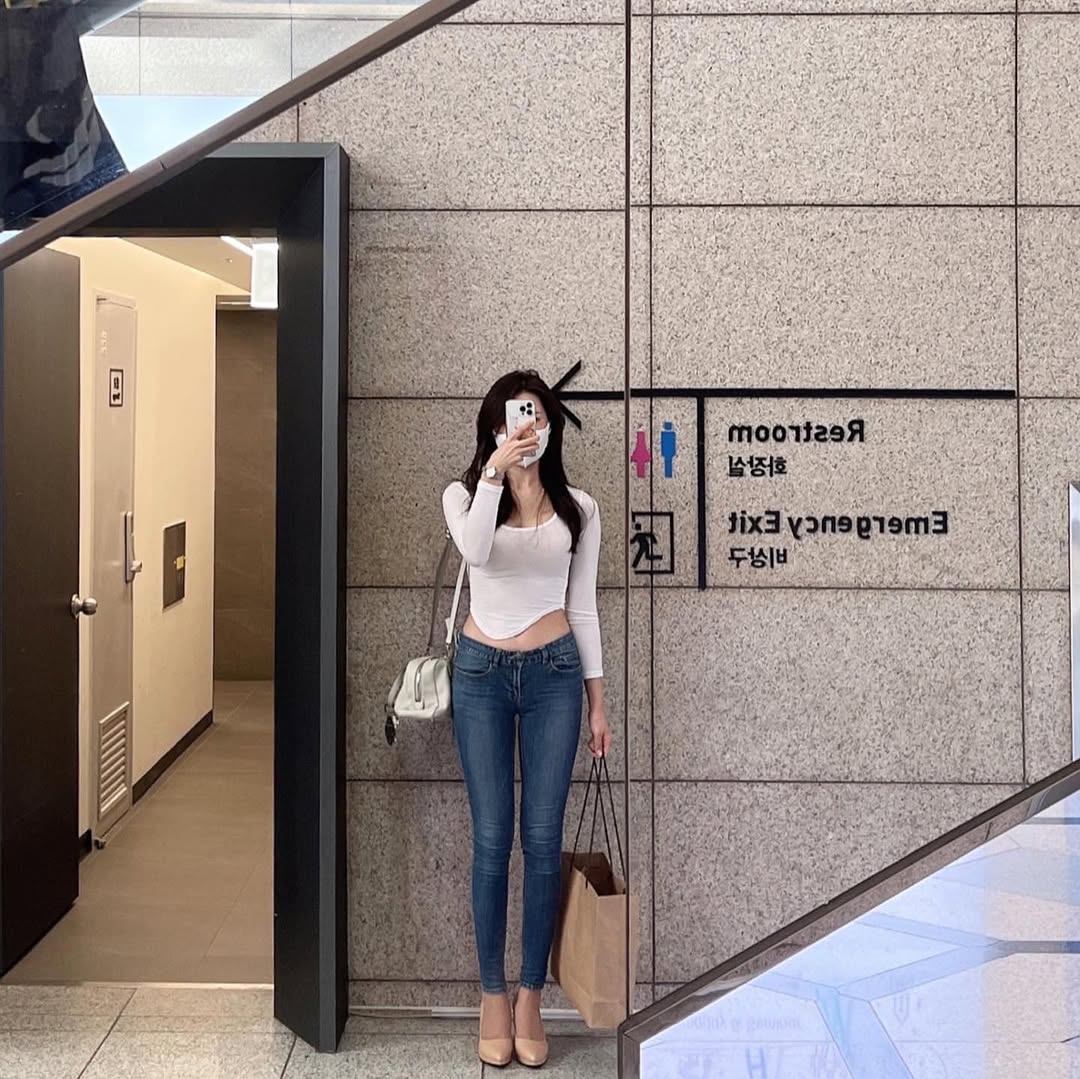 Luna15e's tweet photo. 新加坡真的让我很失望，连一个知心的人都没有。七夕节找一个搭子，有人陪我吗？ 太寂寞啦最近，加上工作压力很大，特别想找一个人来解决一下我这强大的欲望。 #新加坡 #七夕节找搭子 https://t.co/KqxEDqhdgn