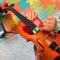 Lwena7's tweet photo. Educar en el amor por la música es regalar creatividad, empatía y concentración 🎻🌟
En «Cuerdas de Colores» identificar sonidos se vuelve un juego visual cuyo secreto está en educar desde el afecto y la vivencia sensorial
Conoce más en #RevistaDBTS16: 👉 https://t.co/0IkOry7dfJ https://t.co/FDcnUzG916